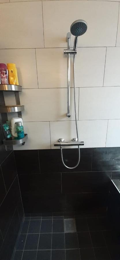 Charlotte, Not For Parties, Not A Hotel, Room With Shared Bathroom, No Kitchen Amsterdam Exterior photo