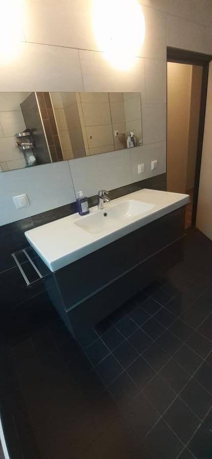 Charlotte, Not For Parties, Not A Hotel, Room With Shared Bathroom, No Kitchen Amsterdam Exterior photo