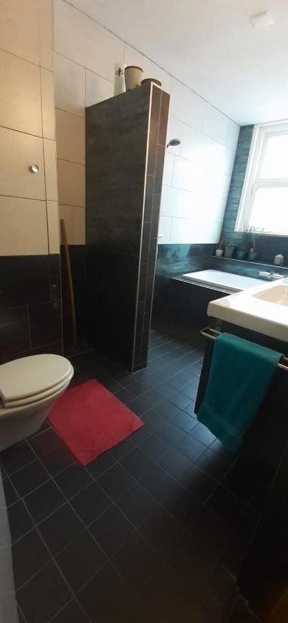 Charlotte, Not For Parties, Not A Hotel, Room With Shared Bathroom, No Kitchen Amsterdam Exterior photo