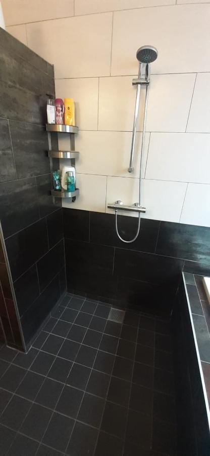 Charlotte, Not For Parties, Not A Hotel, Room With Shared Bathroom, No Kitchen Amsterdam Exterior photo