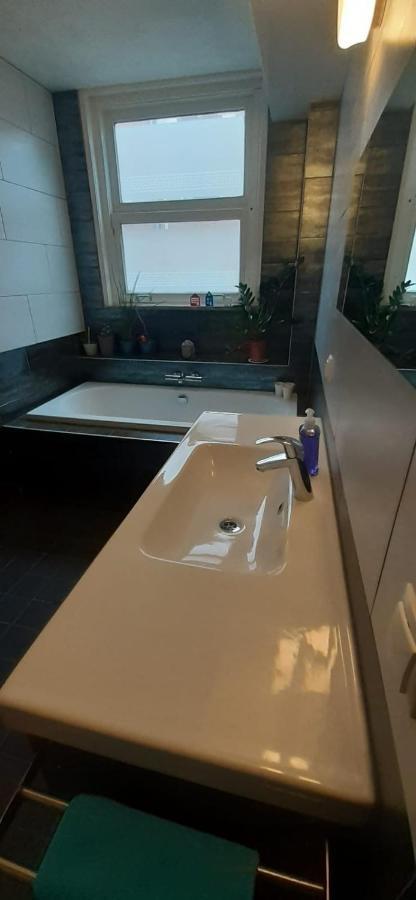 Charlotte, Not For Parties, Not A Hotel, Room With Shared Bathroom, No Kitchen Amsterdam Exterior photo